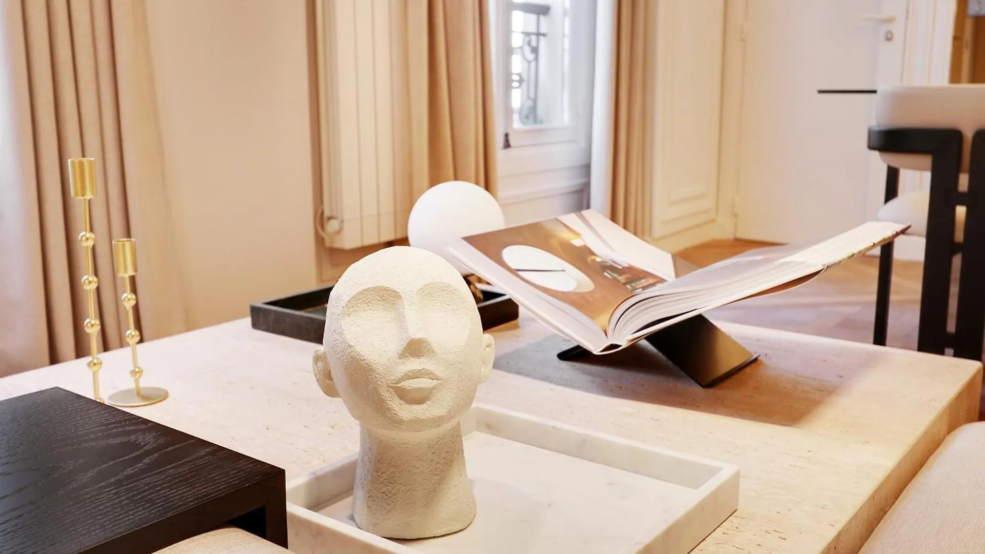 Thelander - Serviced In Le Marais Daire *